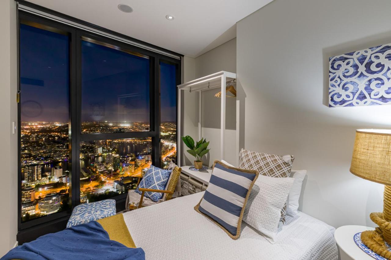 Hamptons Retreat On Level 77 Skytower Apartment Бризбейн Екстериор снимка