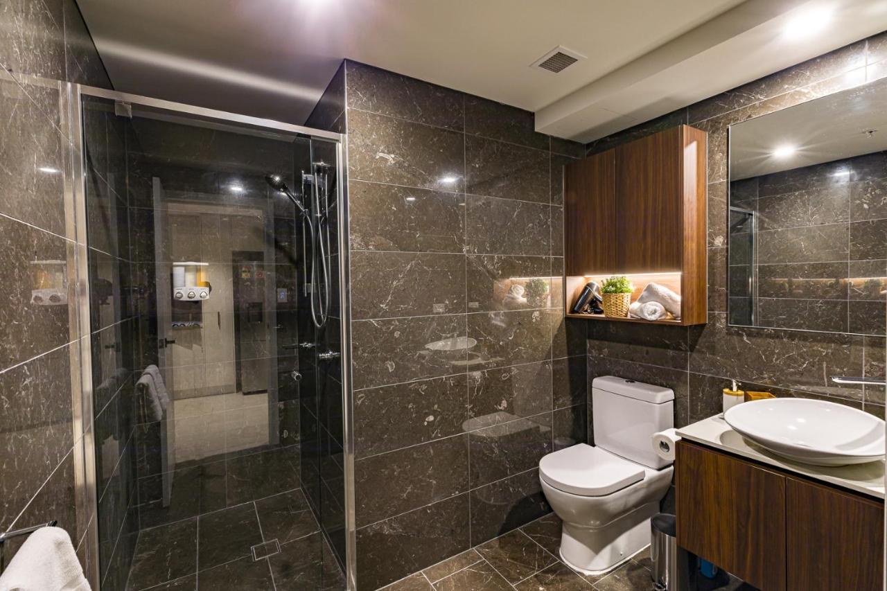 Hamptons Retreat On Level 77 Skytower Apartment Бризбейн Екстериор снимка