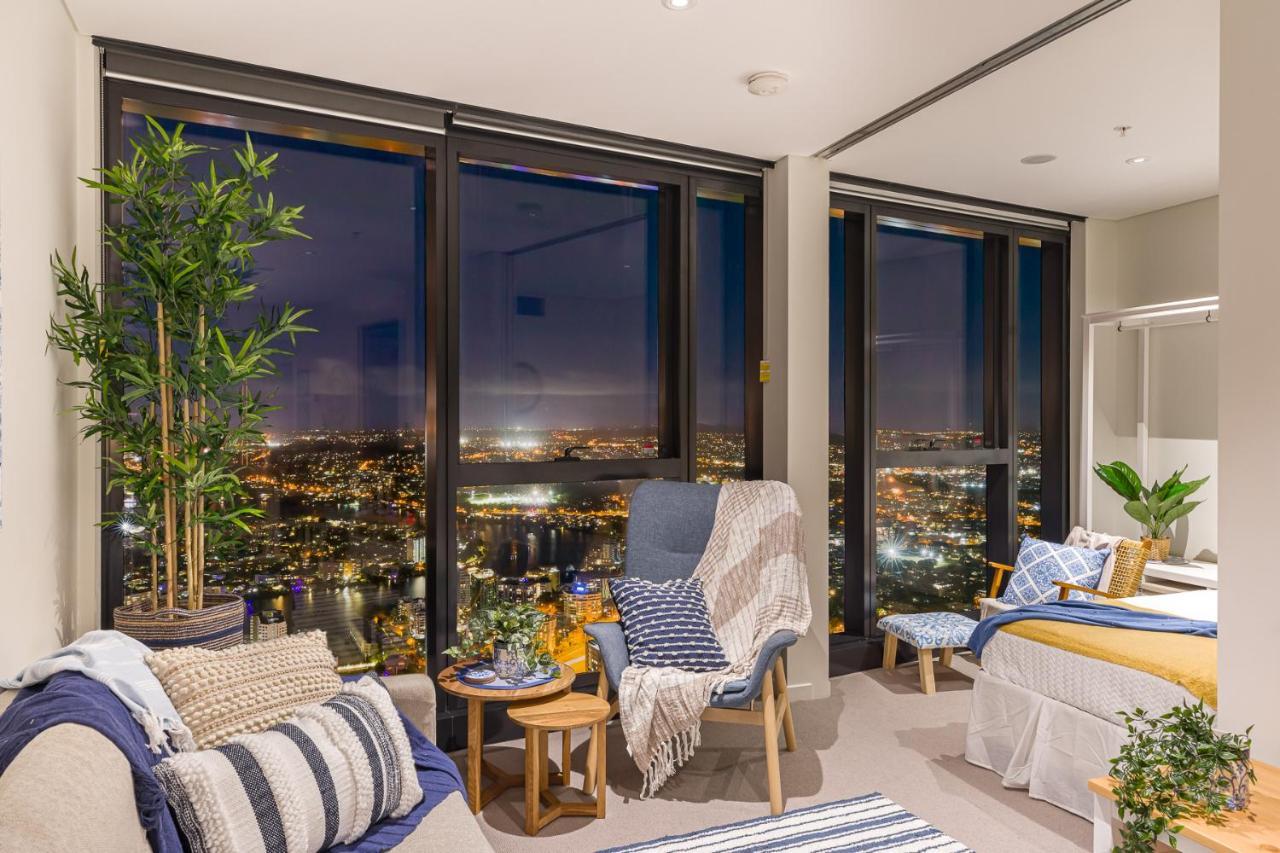 Hamptons Retreat On Level 77 Skytower Apartment Бризбейн Екстериор снимка